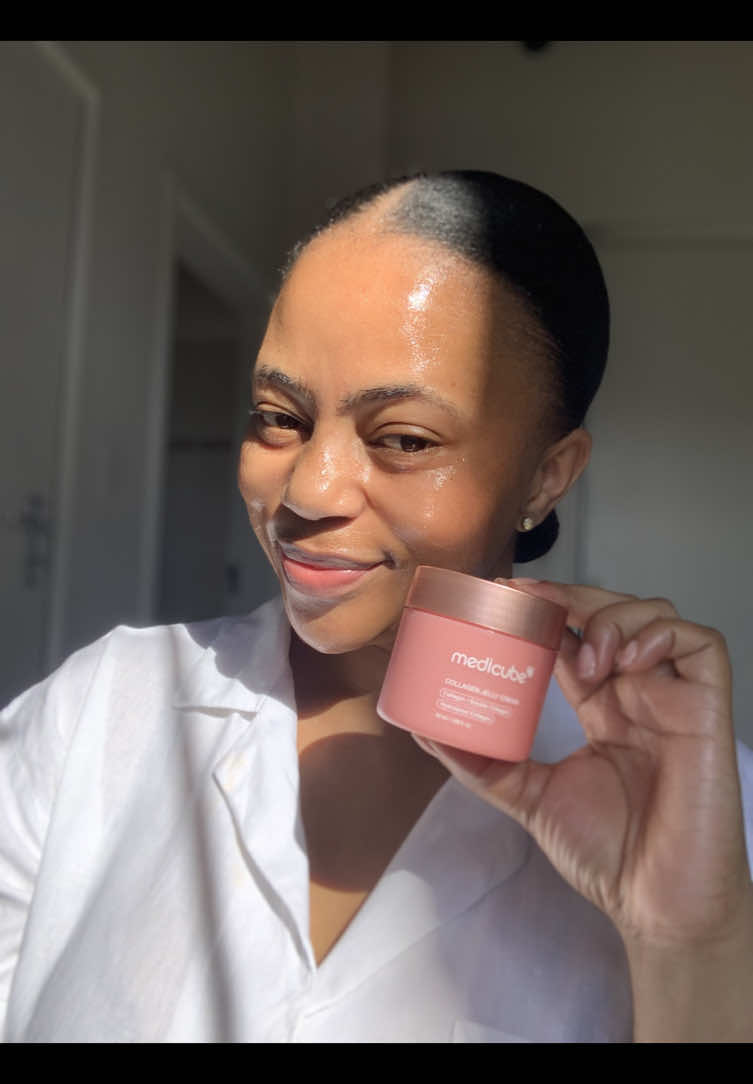 Do you want a glass skin? Sy no more with #medicubecollagenjellycream #CapCut #kbeautyskincare #medicube #glassskin #GlowUp #koreanskincare ##kbeauty #koreanskincare #skincareroutine  #collagen #lifestylecreator #blackgirItiktok #Lifestyle #fyp #foryoupage