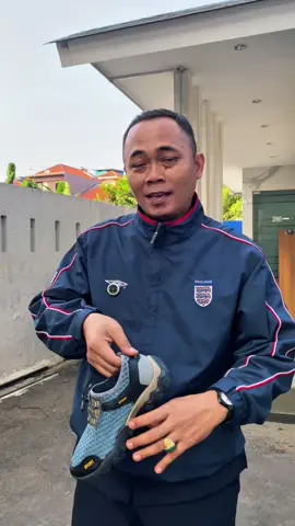 Sepatu hiking kasual santai pria bahan outsole dull karet empuk lentur flexibel dan tidak licin #sepatuhiking #sepatuhikingpria #sepatusport #sepatuoutdoor #sepatuimport #sepatukeren #cuantanpabatas 