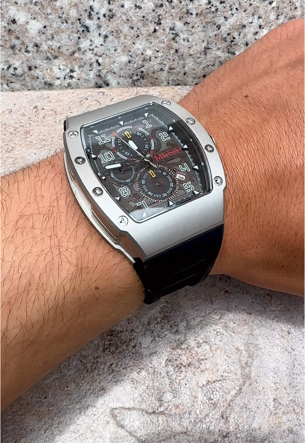 Precisión que trasciende el tiempo. Descubre la elegancia del acero inoxidable 316L, cronógrafos funcionales y resistencia al agua 3ATM. Un reloj diseñado para quienes marcan la diferencia, dentro y fuera del tiempo. #relojesdehombre #reloj #relojescolombia #relojeria #fypシ