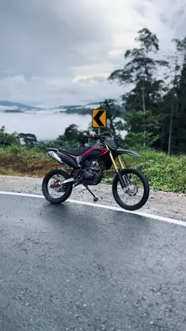 Crf+ujan😬#fyp #cinematic #crf150supermoto #gantengbanget #fyppppppppppppppppppppppp #crftrabas 