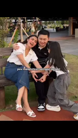 saingan terberat ibu adalah anak perempuannha sendiri😭🤌🏻 #ibudananakperempuan #ayahdananakperempuannya #ibudanayah #ibudananak #ayahdananak #orangtua #jelous #cemburu #saingan #sayanganak #Love #family #keluargacemara #keluargabahagia #keluarga #peranayah #suamiistri #masyaallahtabarakkallah #masyaallah #allahumabarik #quotes #quotesstory #quotesoftheday #qotd #funnyquotes #quotessad #katakatahariini #fy #fyp #fypage #foryou #foryoupage #RahasiaPertama #PesonaSederhana 