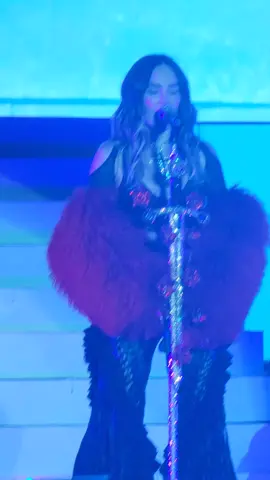 belinda en la feria de Puebla cantando luz sin gravedad mi canción favorita de todos los tiempos  #belinda #puebla #feria 