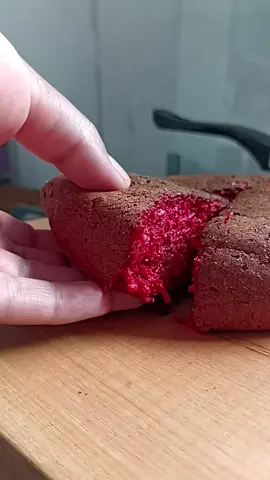 Torta de remolacha🍎 con manzana! SALUDABLE! Una torta diferente y deliciosa, hecha con remolacha y manzana. Suave, húmeda y con un dulzor natural que sorprende. Perfecta para quienes buscan algo rico, casero y lleno de color. 😋😋😋 ingredientes  Remolacha 2 und Manzana Israel 2 und Huevos 2 und Avena molida 5 cds Esencia vainilla  Miel 4 cds Pizca de sal Leche 2 cds 😋😋😋 No olvides compartir #fyp  #Recipe #cocina #torta #postre #cocinando #viralditiktok #seguidores #paratii  #paratiiiiiiiiiiiiiiiiiiiiiiiiiiiiiii  #avena  #chef #recetasfaciles #manzana  #recetassaludables   #recetas #remolacha 