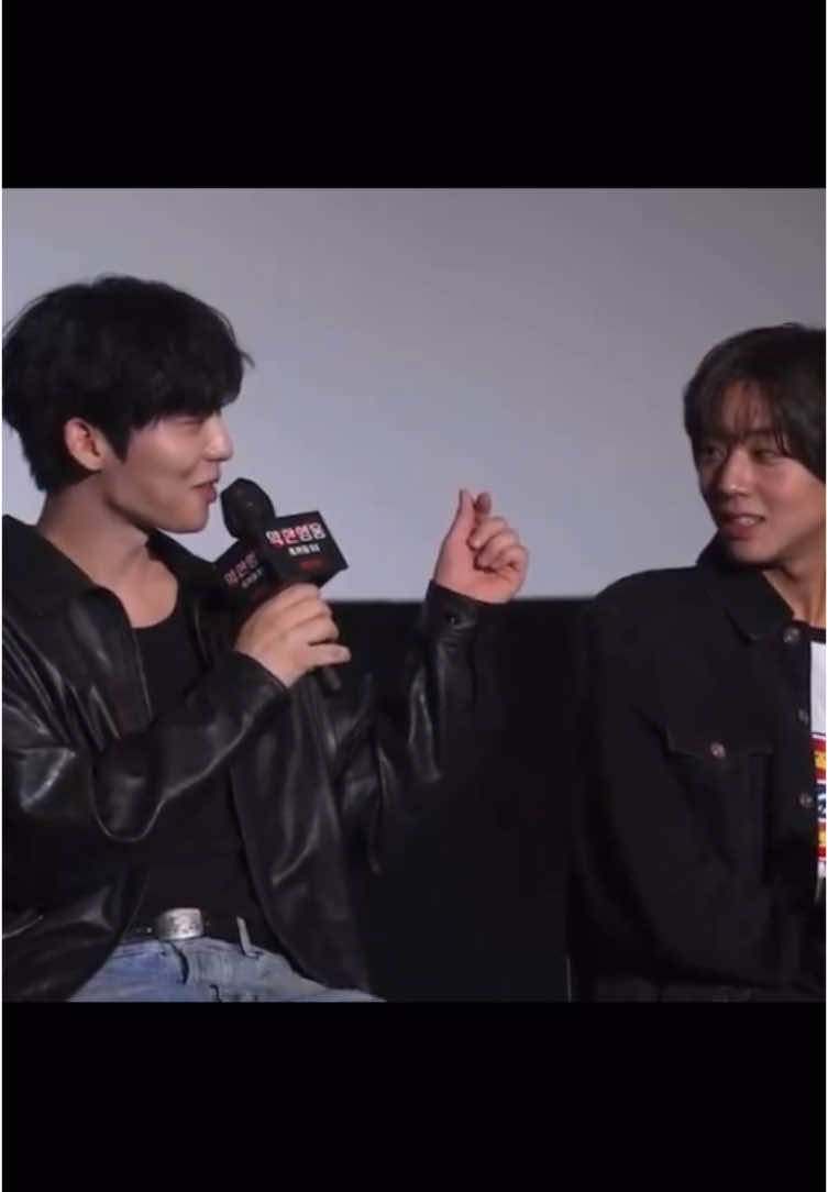 I melt when they look at each other!🫠❤️ #weakheroclass1 #whc1 #weakheroclass2 #whc2 #interview #cast #actor #thebest #foyou #forupage #fpyツ #fpy #tiktok #Love #iloveyou #mylove #myboy #myman #myhusband #them #duo #trio #sieunsuho #ah nsuho #yeonsieun #parkjihoon #choihyunwook #bestfriend #forever #Home #family #omgg #viral #real #Love #myheart #broken #edits #edit 