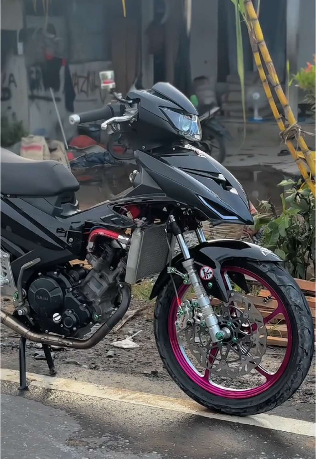 Mati rasa… #mxkingsolostyle #fromindonesian🇮🇩 #mxkingindonesia #mxkingv2 #fypage #cinematikmxking #mxhitam #xybcafyp #solorayastyle🔥 #solostylemxkingv2 #mxkingmodifikasi #soloraya #fyppppppppppppppppppppppp #foryou #soundviral #masukberanda #solostyleindonesia #sambaspride⚡🤙 #solostyle 