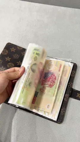 Tiết kiệm thôi. Chần chừ là tiêu hết tiền mất. Sổ tiết kiệm 100 phong bì mật mã#tietkiemtien #tietkiem #sotietkiem #sotietkiemcanhan #sodungtientietkiem #tietkiemmoingay #sotietkiem100 #