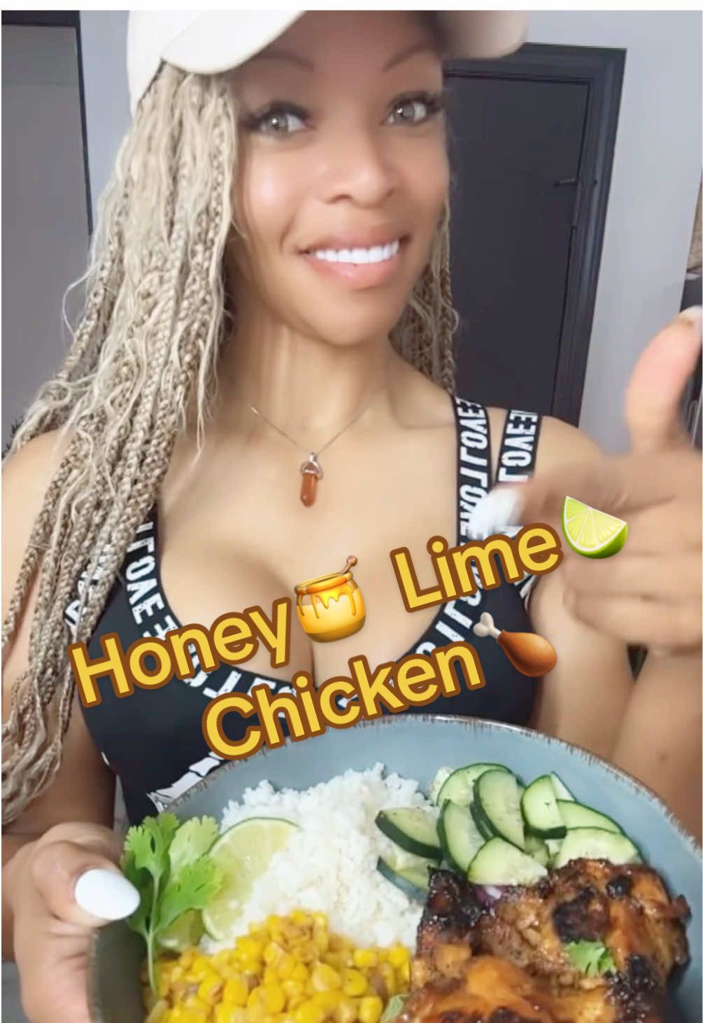Honey 🍯 Lime 🍋‍🟩 Chicken 🍗  Ingredients 4 tablespoons lime juice freshly squeezed 2 tablespoons honey 1 tablespoon soy sauce 7 chicken thighs (about 7 or 8 chicken thighs, depends on the size of your skillet) ½ teaspoon salt 2 tablespoon olive oil 2 green onions chopped 1 lime sliced (for garnish only)
