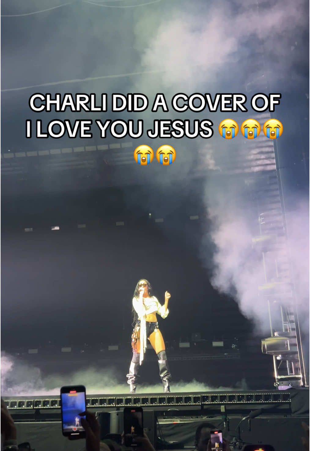 OMGGG @trishapaytas NO WAYYYYY 😭😭😭😭 QUEENS RECOGNIZING QUEENS!!! #charlixcx #brattour #charlixcxbrat #barclayscenter #charlisangels #charlixcxfan #bratsummer #trishapaytas #trishapaytasmeme #trishapaytastour #erasoftrishapaytastour 
