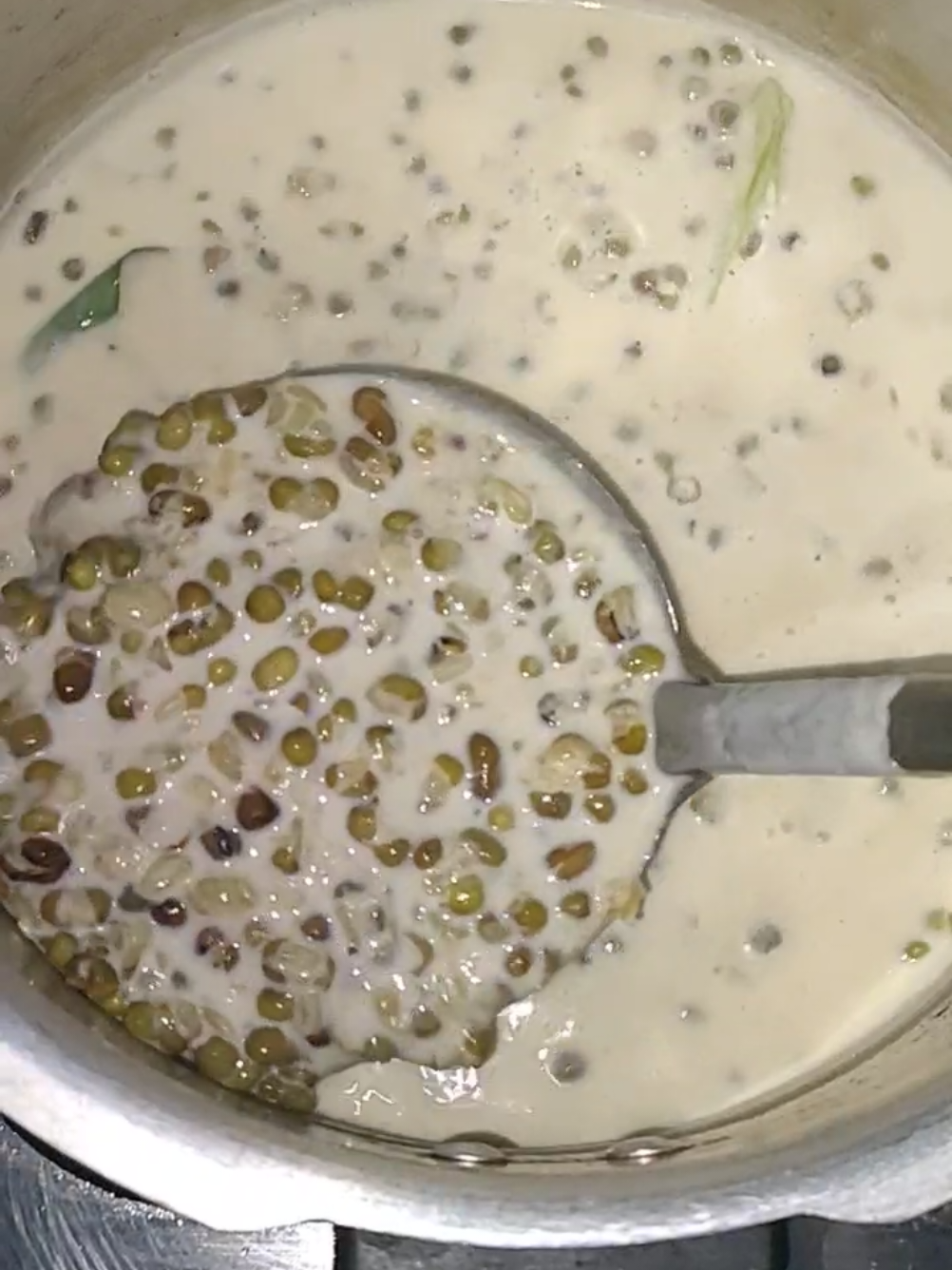 bubur kacang tinggi kalori cocok untuk anak2, bumil, dan busui ✨ bahan:  kacang hijau susu uht full cream skm gula pasir selamat mencoba ❤️ #happyathome  #happycooking 