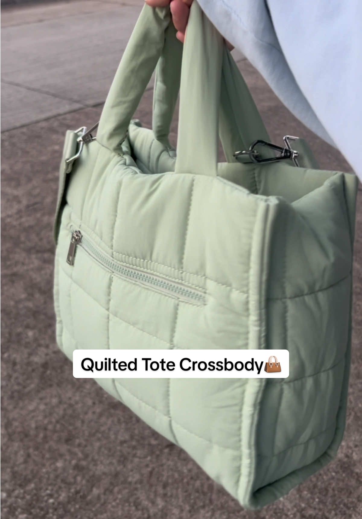 Fits my whole laptop and water bottle🥹 love thissss #tote #totebag #everydaybag #crossbodybag #green #springfashion 