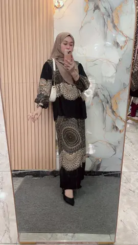 New Arrival 🌻.    Suka oneset celana kulot bahan rayon adem banget.. cekout bunda ini ada 2 ukuran standar jumbo.. dengan warna cantik🌸 #setelankulot #setelanrayon #setelanlaura 