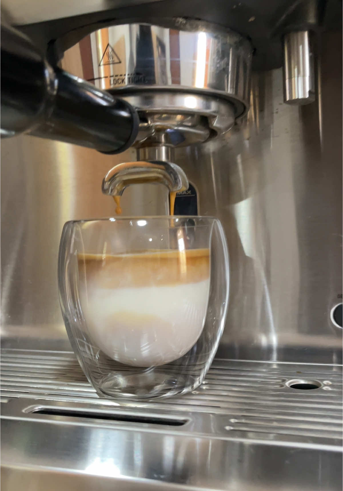 ☕️ My latte recipe:  1:1 espresso shot 250g full cream milk #coffee #latte #barista #specialty #drink #morning #espresso #vibes #chill #satisfying #cup #fyp 