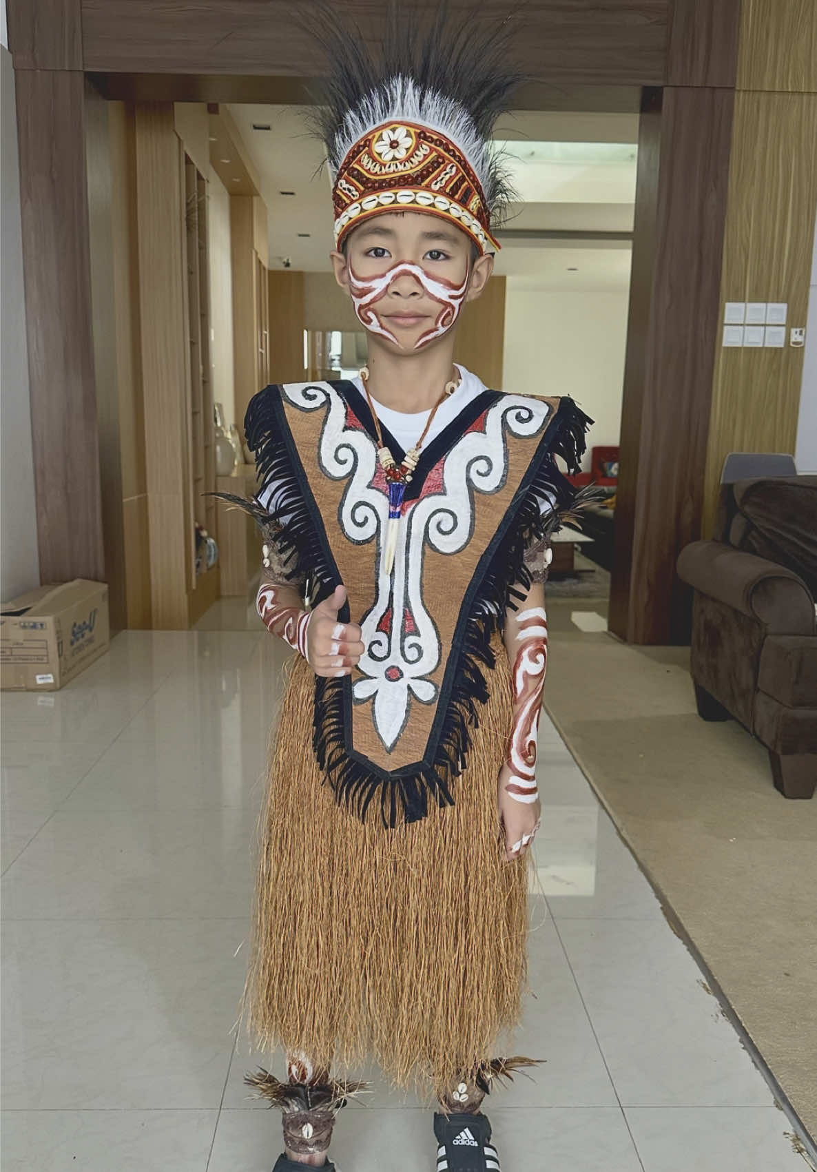 Aku Papuaa 😎 @Rumah Etnik Papua terima kasih sudah luangkan waktu dtg krmh pagi” untuk Rias ank ganteng ini 😍😍 Selamat Hari Pendidikan Nasional 🇮🇩 #fypage #nasional #fyp #tiktokviral #haripendidikan 