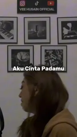 Tercandu-candu sama suaranya ka' @veehusainofficial  • 🎶Aku cinta padamu || @ctdk 🎙️Cover || @veehusainofficial  • 𝙎𝙪𝙥𝙥𝙤𝙧𝙩 & 𝙁𝙤𝙡𝙡𝙤𝙬 _ @zona_musik42 ______________________________ #akucintapadamu #sitinurhaliza #cover #veehusain #coverlagu #flashbackmusic #betapakucintapadamu #trending #musicvideo #instamusic #liriklagu #lirikmusik #nostalgia #laguhits #musikhits #2000s #viralmusic #musiclyrics #storyhits #MusikIndonesia #lirikvideo