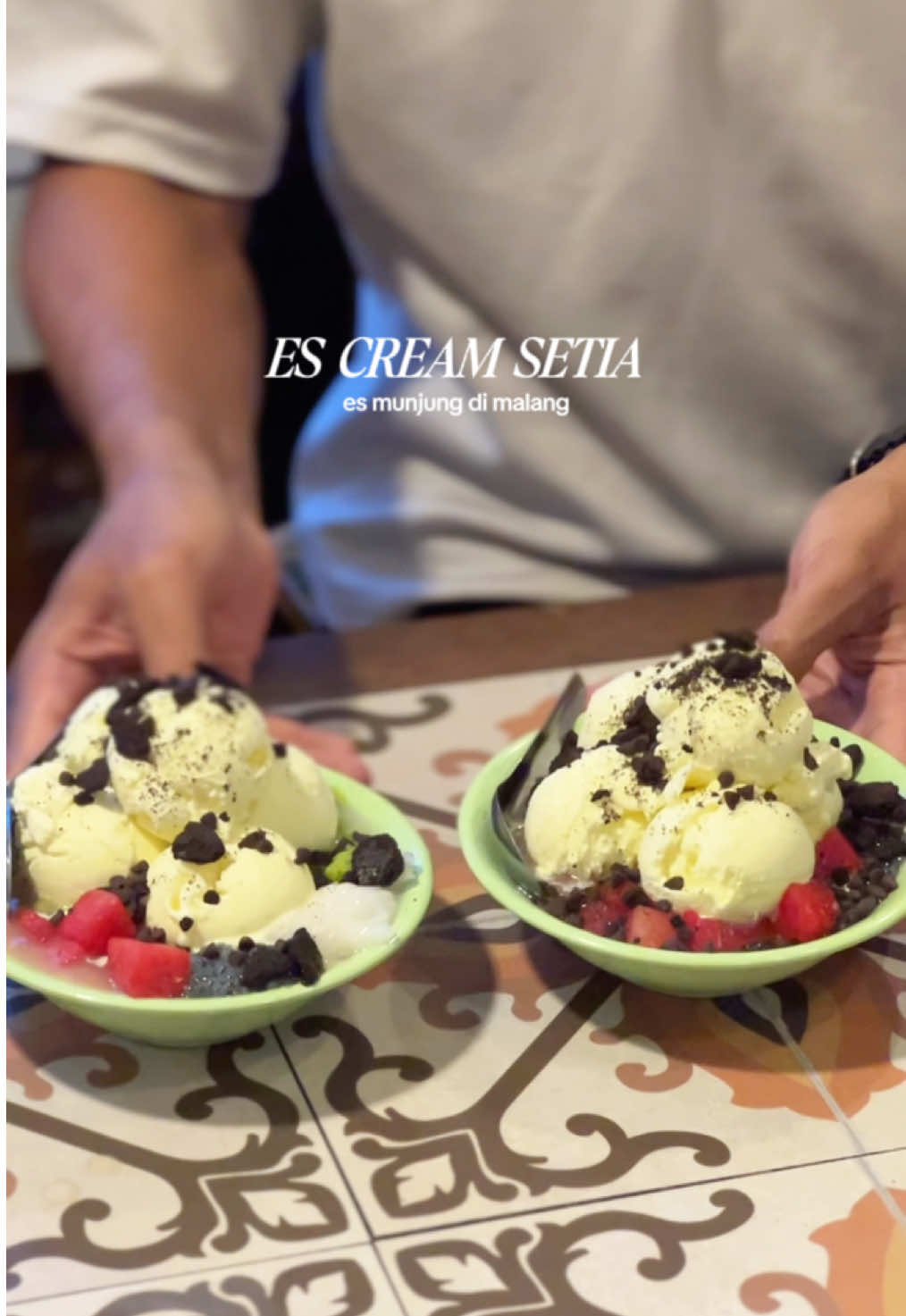 Minum ice cream view sawah dimana lagiii👀🍃 cobain guysss beneran enakkk+ puasss bgt makannya wkwk😆 #malang #kulinermalang #cafemalang #malangcafe #kulinertiktok #fyp #estelersetiamalang #icecreamsetiamalang #icecreammalang #fypage #capcut #xyzbca #promomalang #placetogo #dessertmalang #cafebarumalang #jajananmalang 