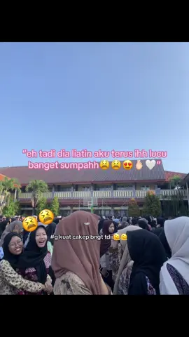 mana smbil senyum’lagii😫#foryoupage #crushdisekolah #fypagee #fypシ #fypシ゚viral #4upageシ #xybca #4u #beranda 