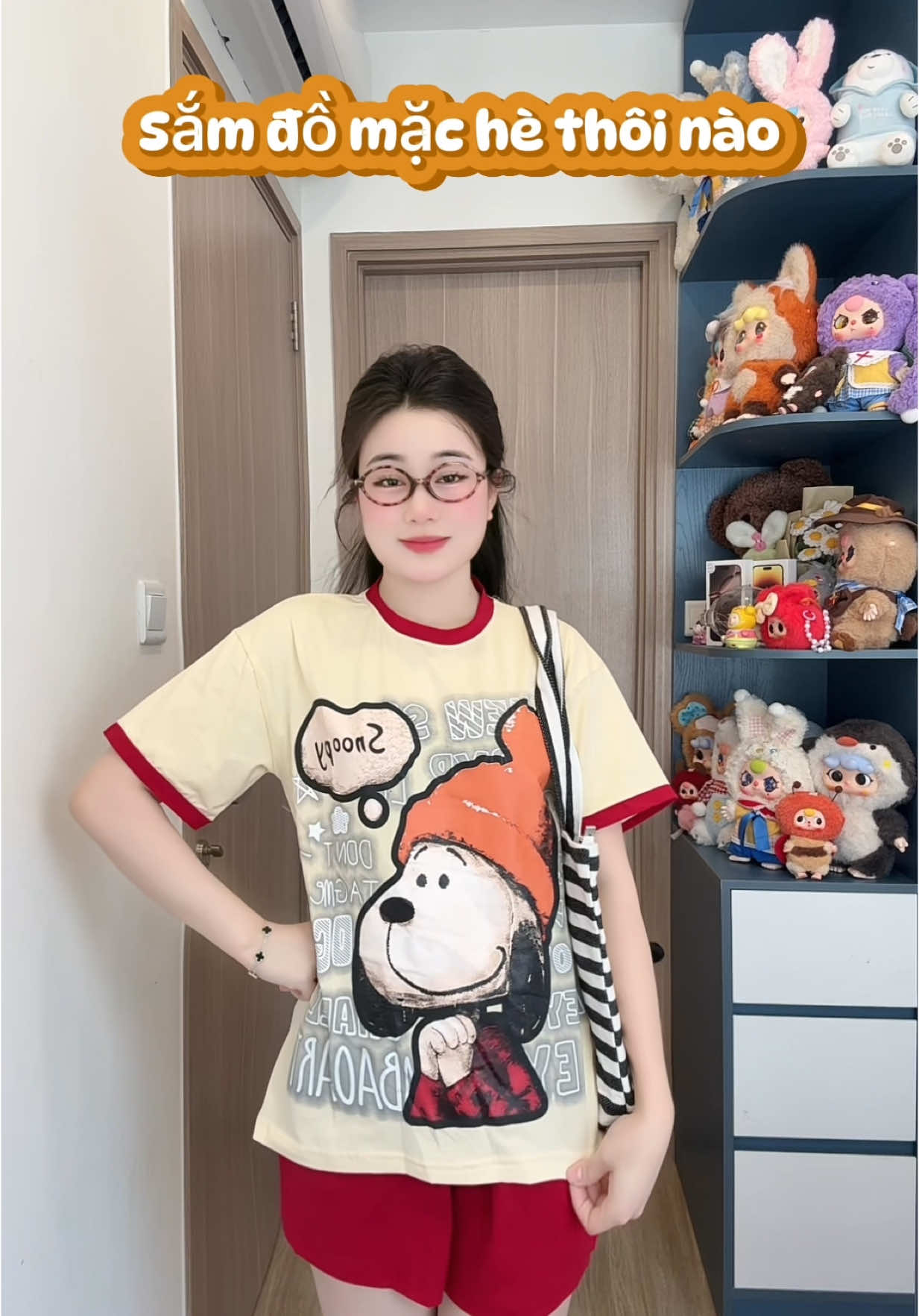 Yêu bản thân từ những điều nhỏ nhất: một chiếc áo xinh, một đôi giày đẹp….#setdonudethuong #bodonu #outfitmuahe 