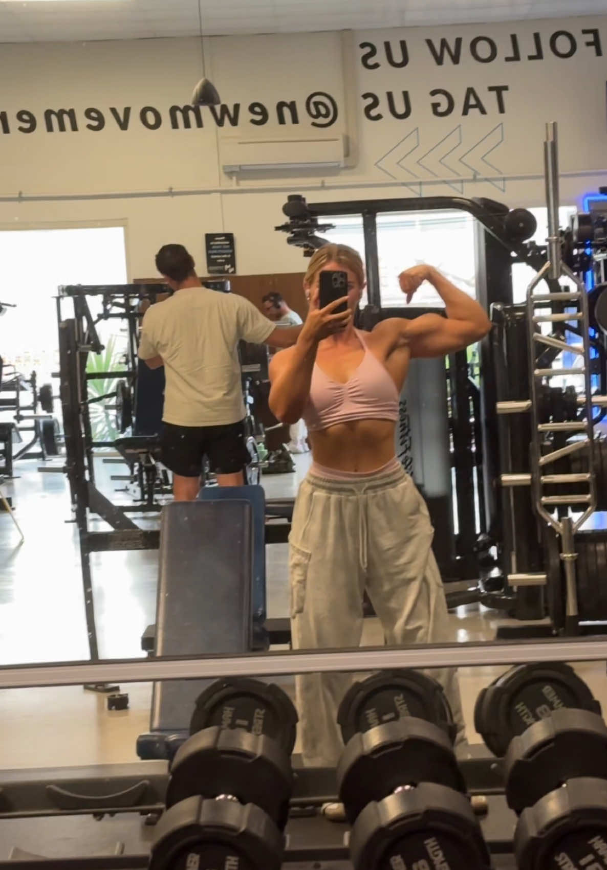 Flexxxxxxx #biceps #fyp #girlswholift #musclemommy 