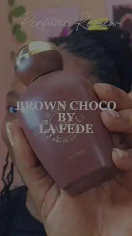 Brown Choco by La Fede @khadlajperfumes is a warm and inviting fragrance that immediately captivates the senses with its rich and indulgent chocolate notes. The scent opens with a burst of sweet cocoa that is both comforting and alluring, making it perfect for cozy cold nights or intimate gatherings. As the fragrance develops, hints of vanilla and caramel emerge, adding depth and complexity to the overall composition. These sweet notes are balanced perfectly giving Brown Choco a sensual and seductive quality that lingers on the skin long after the initial application. Overall, Brown Choco is a deliciously decadent scent that is sure to satisfy any chocolate lover’s cravings. Its longevity and sillage are impressive, making it a great choice for those who want a fragrance that will last throughout the day or night. #BrownChoco #LaFede #Khadlaj #FragranceReview #ChocolateLovers #SensualScent #fragranceobsessed @Khadlaj Perfumes 