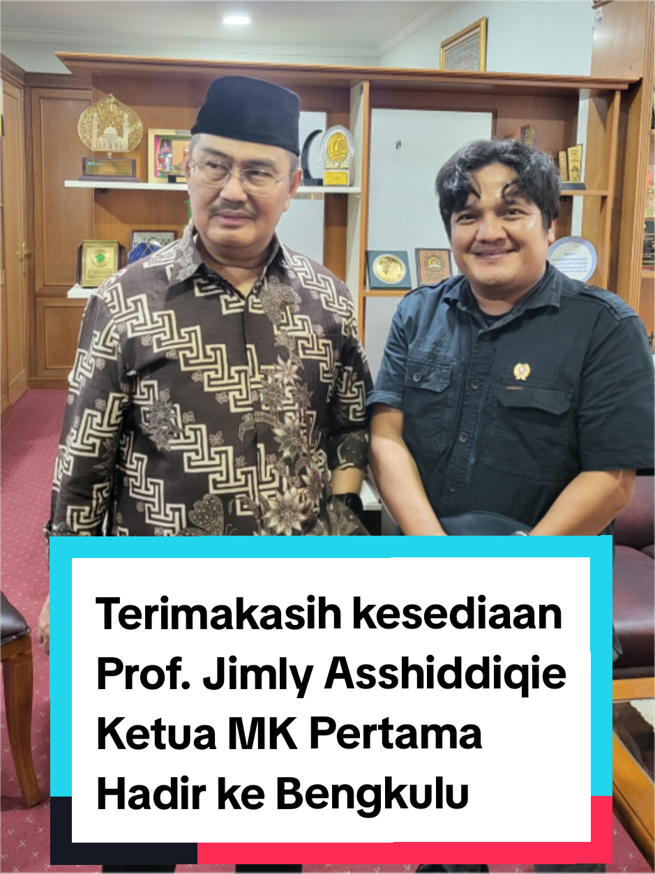 Prof. Jimly Asshiddiqie Ketua Mahkamah Konstitusi Pertama (2003-2008) hadir pelantikan di Bengkulu. #anakhukum #banturakyat #advokatmuda #KAI #bengkulu #advokatindonesia #jimlyasshiddiqie 