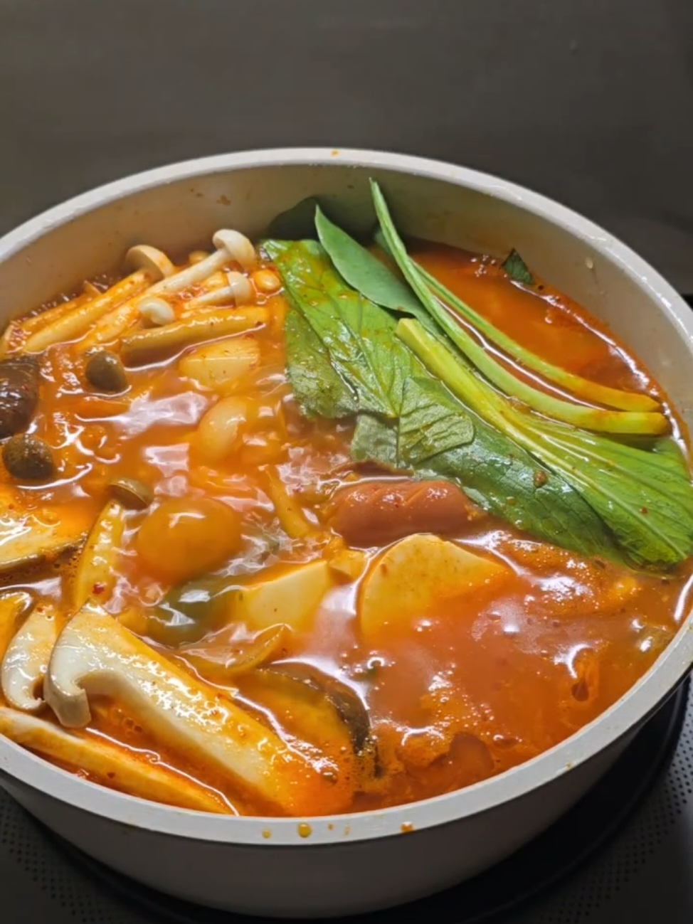 KIMCHI JIGGAE / KIMCHI STEW #kimchi #kimchijiggaerecipe #kimchistew #kimchistewrecipe #fyp #cooking #foryou 