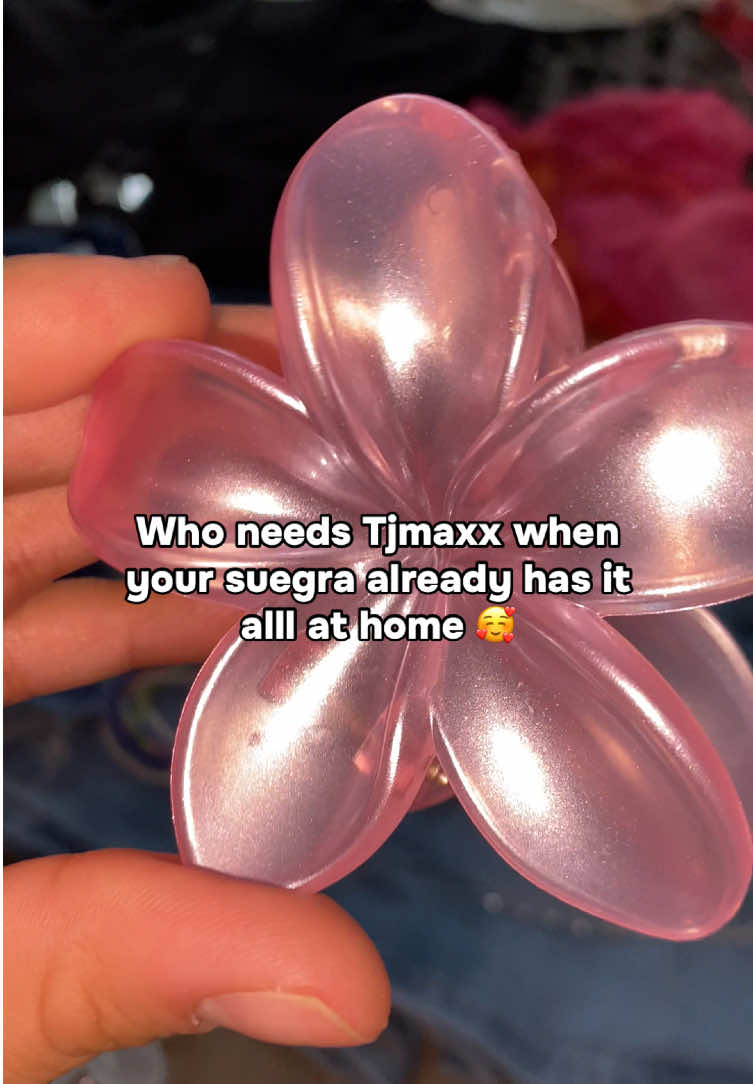 She gave me all her accessories for Puerto Rico 🇵🇷🌺🏝️ #puertorico #vacation #island #bachlorette #tjmaxx #tjmaxxfinds 