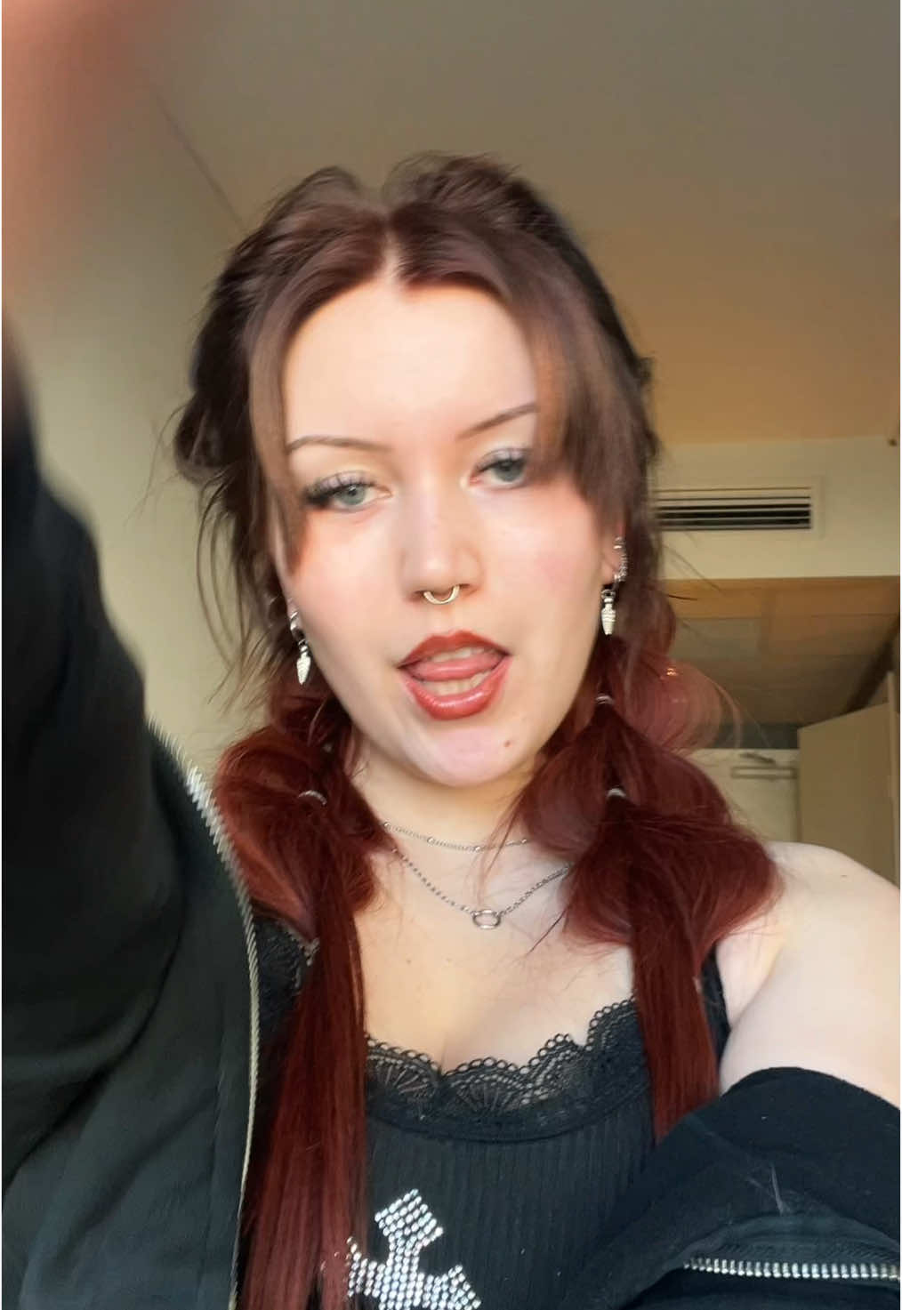 Hi b¡tches —————————————- #fördigpage #fyp #fypppppppppppppp #metal #grunge #alternative #numetal #extensions #transition 