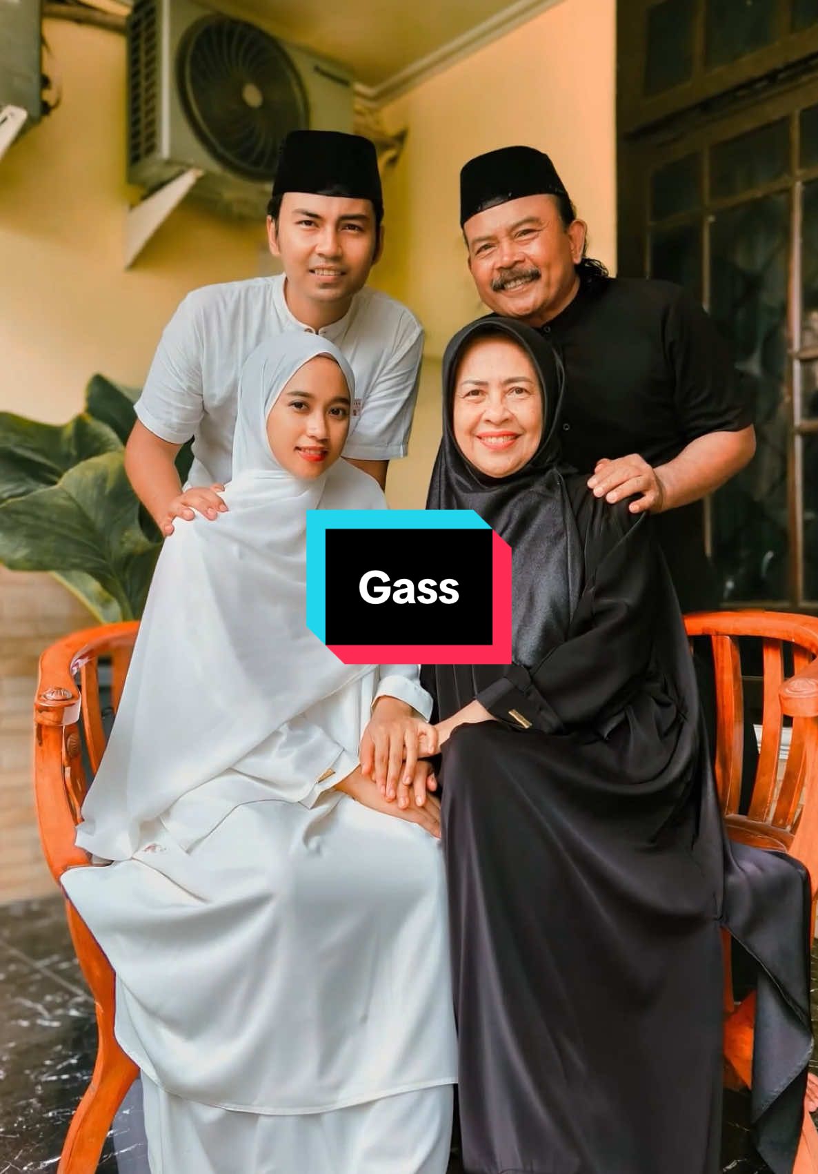 Prepare Idul Adha,  Sekarang foto proper ga harus pake kamera, pake Xiaomi 14T uda bagus banget hasilnya, ide pose ini bisa dicoba nanti waktu idul adha ya #Nasionp