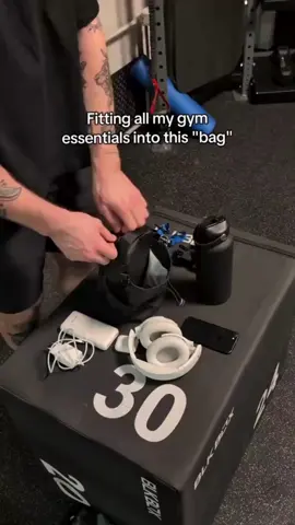 Best Gym Essentials you need #tiktokmademebuyit #gym #essentials #gymwork  #magneticbag #Fitness #gymbag #gymbagessentials #whatsinmybag #minigymbag #magnetic #packwithme #packmygymbag #bearforce #sport #sportessentials