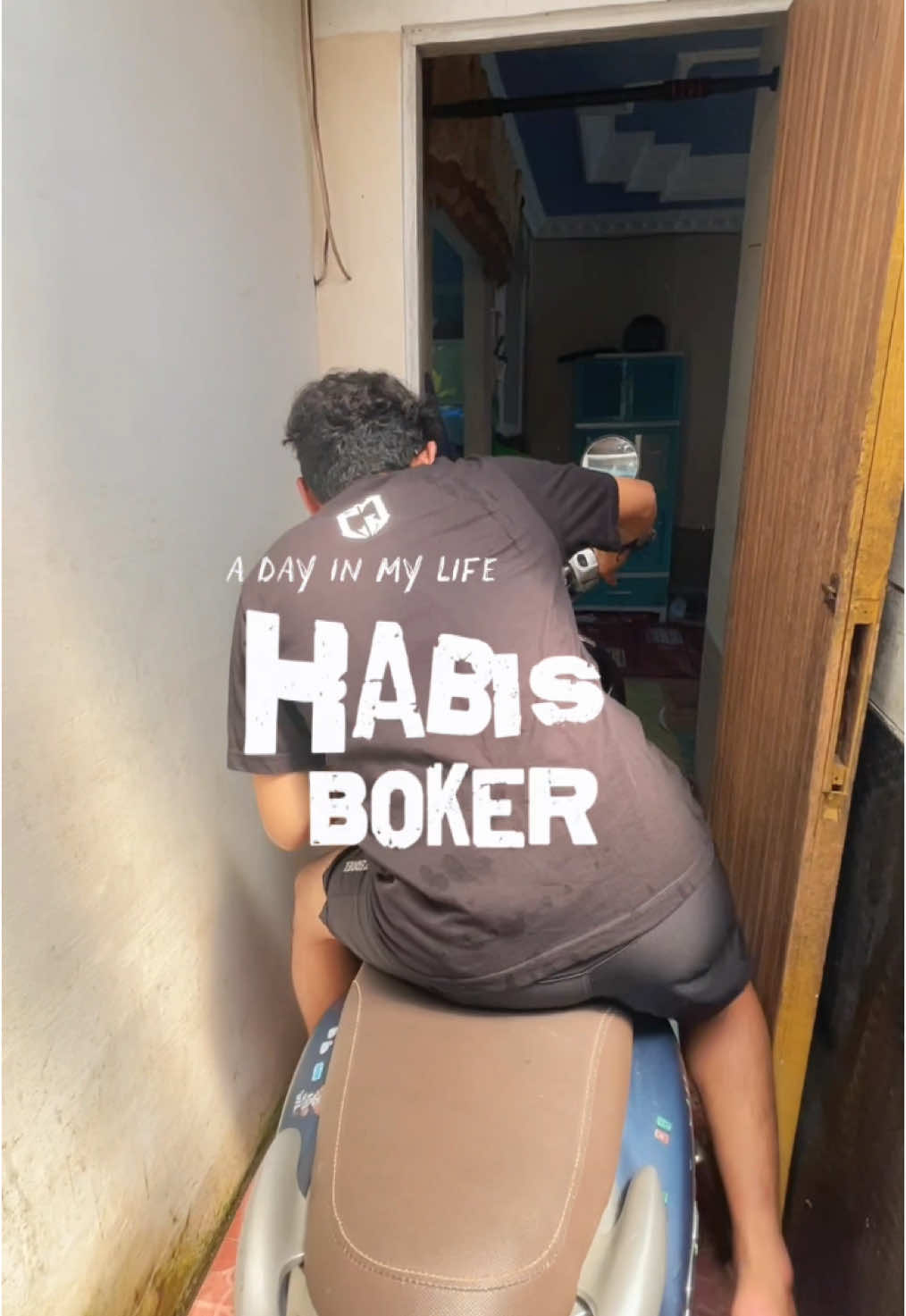 A day in my life edisi habis boker. #adayinmylifeindonesia #videolucu #komedi #lucu #polkipembersihkulkas #polkikulkas 