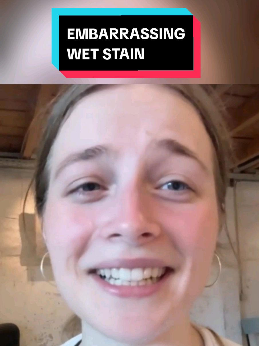 qoqsik realized too late what she had left on the bench 🤣 #qoqsik #qoqsik1 @qoqsik #wet #stain #sweat #embarrassing #twitch #irl #streaming 