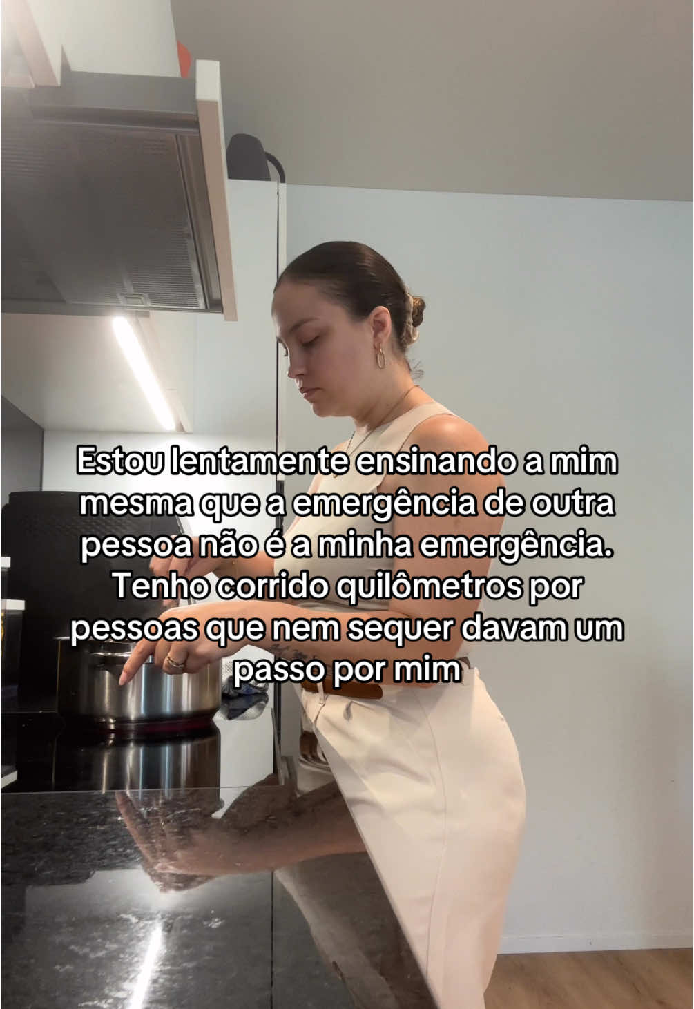 Chega um momento em que percebes que não podes continuar a carregar o peso dos outros, enquanto esqueces de ti. Aprender a dizer ‘não’ também é um ato de amor próprio. #autocuidado #desapego #amorproprio #reflexão #crescimento #limites”