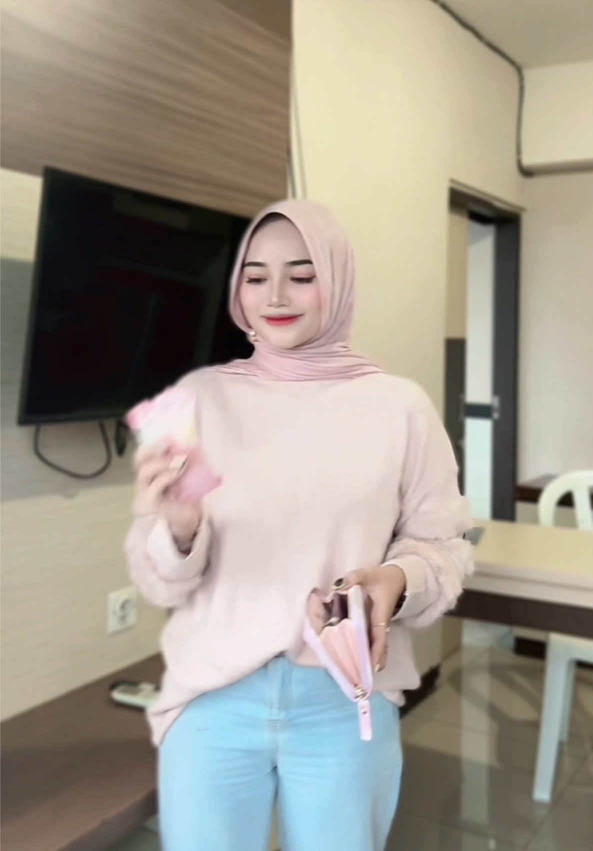 siapa niih yang gini juga? gausah worry lagi belanja takut boncos karna ada #Guncang55 di @TikTok Shop by Tokopedia jadi tetep bisa Belanja Tanpa Beban dehhh! 🤩✨