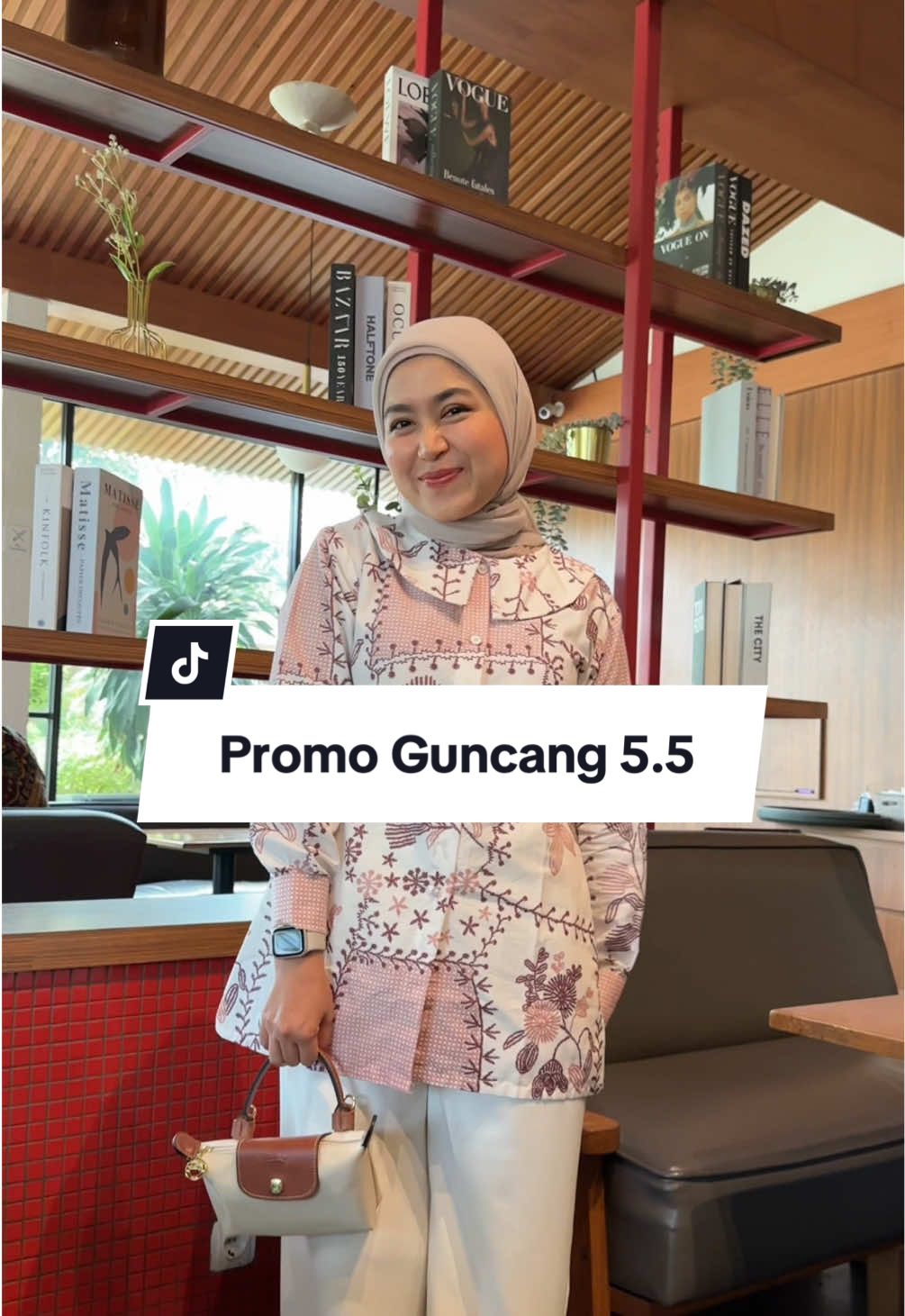 Promo guncang 5.5, jangan lupa join live, klaim vouchernya dan Co sekarang juga 😍                                               #batik #batikmodern #batikwanita #wibgajian #belilokal #promoguncang55 #batikkerja #blousebatik #fashiontiktok 