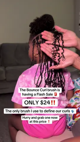 I’ve honestly never seen this brush have a flash sale !! Great gift for Mother’s Day ! Grab yours now at this price ‼️ The best brush you can get as a curly girl 🤗 #bouncecurlbrush #mothersday #mothersdaygift #mothersdaygiftideas #brush #hairbrush #definedcurls #fyp 