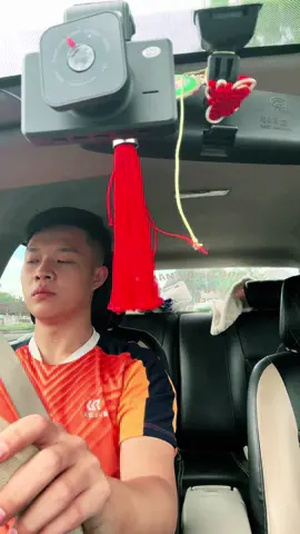Khúc này hơi bạc. Nhưng mà không sao vẫn còn gồng gánh được.. nói thì chẳng được, khóc cũng chẳng xong.  Đôi lúc tôi thương tấm thân mình...