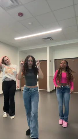 love it when you walk that way #school #dance #trendingdance #fyp 