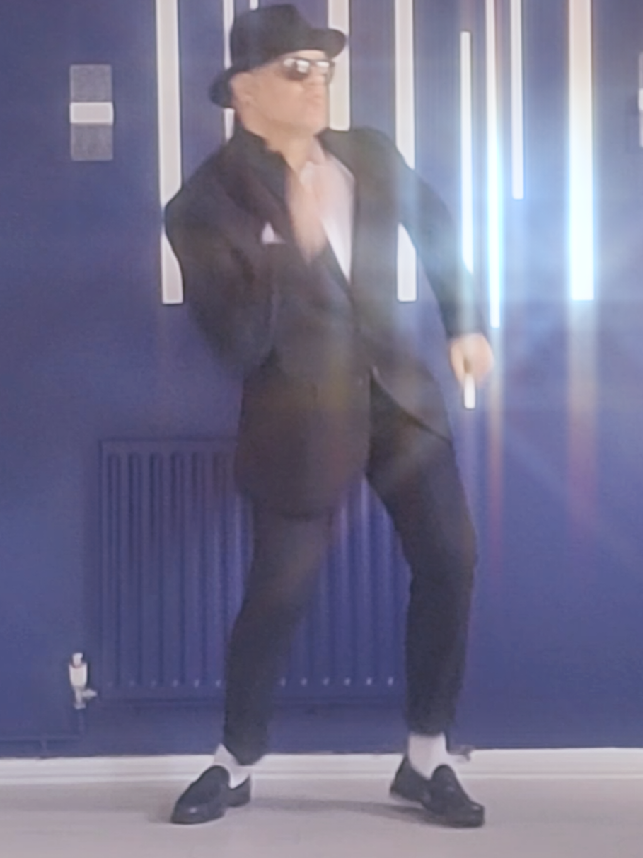 #serialthrilla1 #madness #bedandbreakfastman #fyp #foryou #foryoupage #dance #80 #80smusic #nutty #ska #reggae #rudeboy #2tone #popmusic #suggs #chassmash symon o'connell (youtube) 