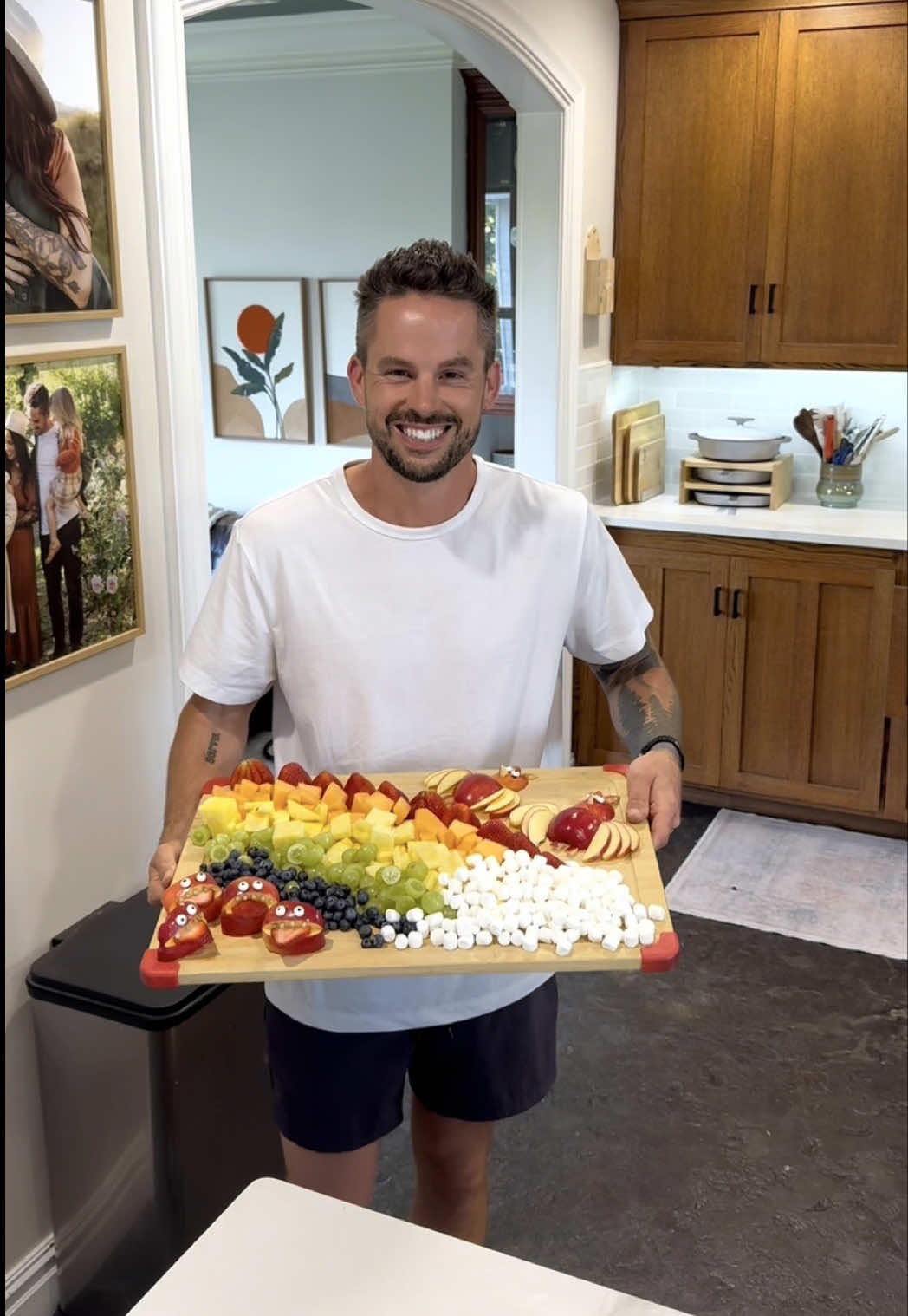 I believe fruit is the way to kids' hearts. At least it’s true for my kids. If you’ve never had a @SugarBee® Apple please do yourself a favor and go get one. They are the most flavorful and fantastic apple my family has ever had!​  #ad #FromBeeToYou #SugarBeeApples #OhHoneyThatsGood