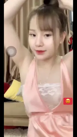 Chị có tiền.... xá xị
