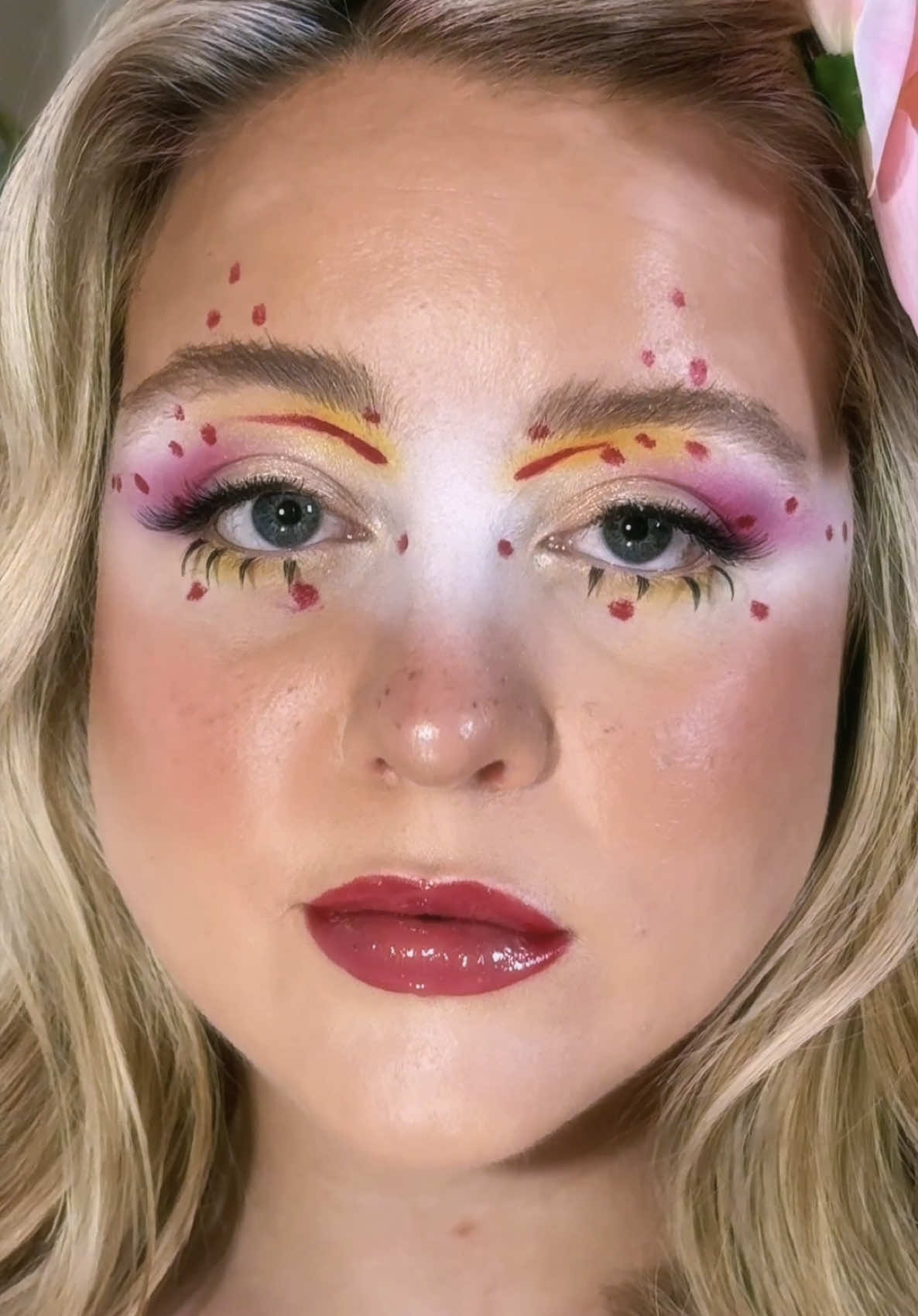 orchid makeup for summer inspired by @britney 🌸💛🌴 #orchid #orchidmakeup #flowermakeup #oceanaesthetic #beachvibes 