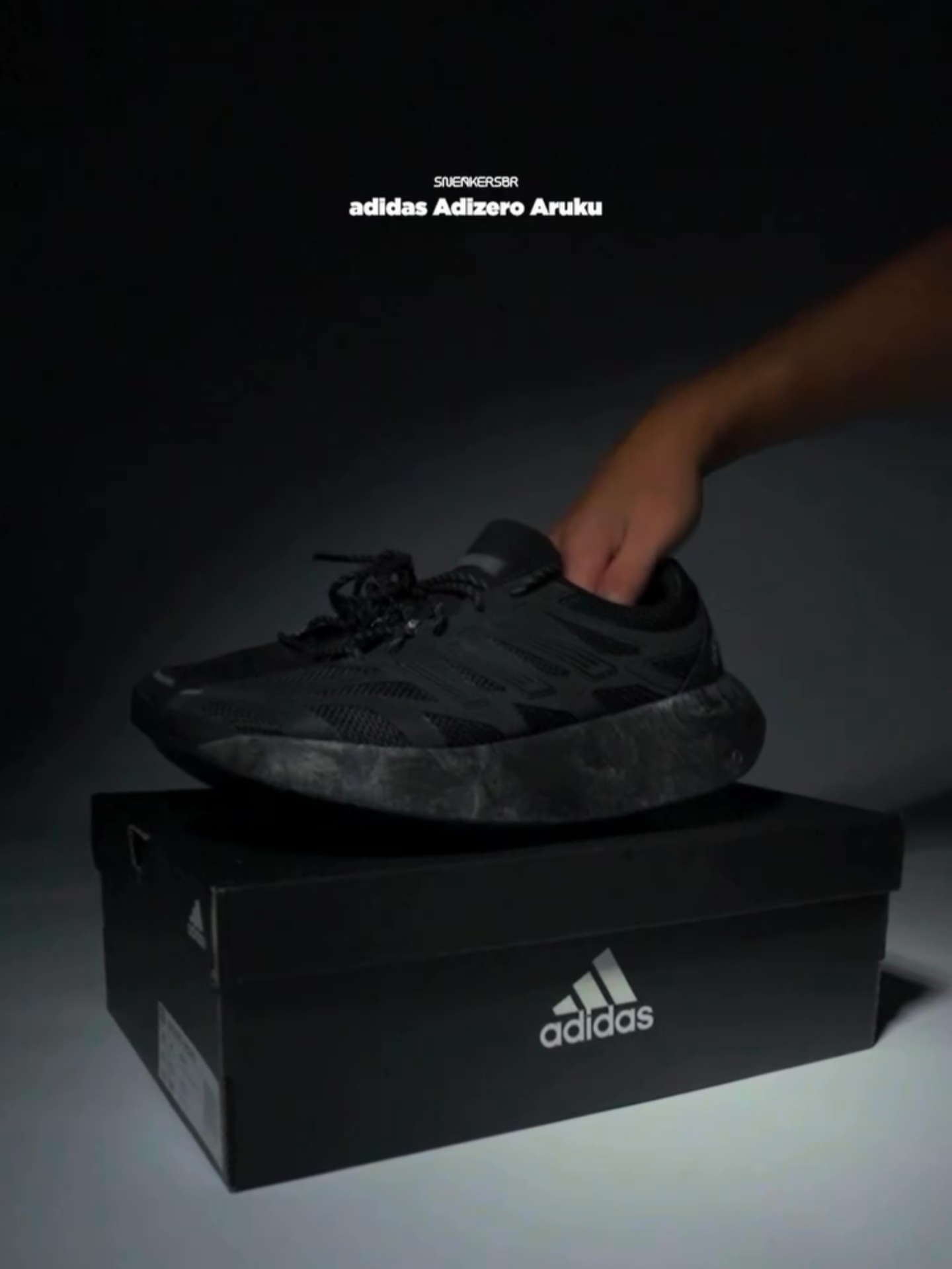O adidas Aruku apareceu nos pés de muita gente nos últimos tempos e, agora, chegou oficialmente ao Brasil. Já dá pra garantir o seu no site da adidas e em lojas autorizadas por R$899,99. #adidas #aruku #sneakerhead #fyp
