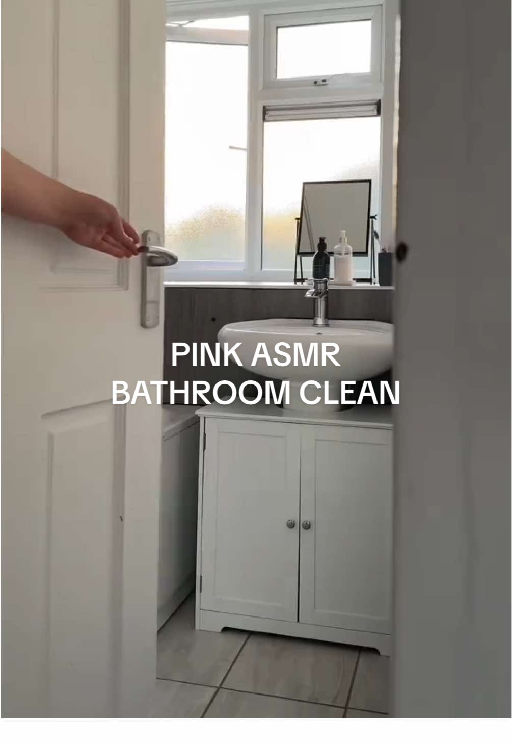 Keeping it pretty and pink for this bathroom cleaning motivation 🎀 I feel like you either love or hate cleaning the bathroom, there’s no in between 😂 @The Pink Stuff #cleaningmotivation #bathroomcleaning #asmr #thepinkstuff #cleaninghacks #cleanwithme #CleanTok #satisfyingcleaning 