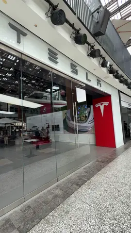Tesla Showroom in Beverly Hills. Which one would you like us to buy? #electricvehicle #tesla #ElonMuskNews #newtesla #sidehustle #teslacar #modely 