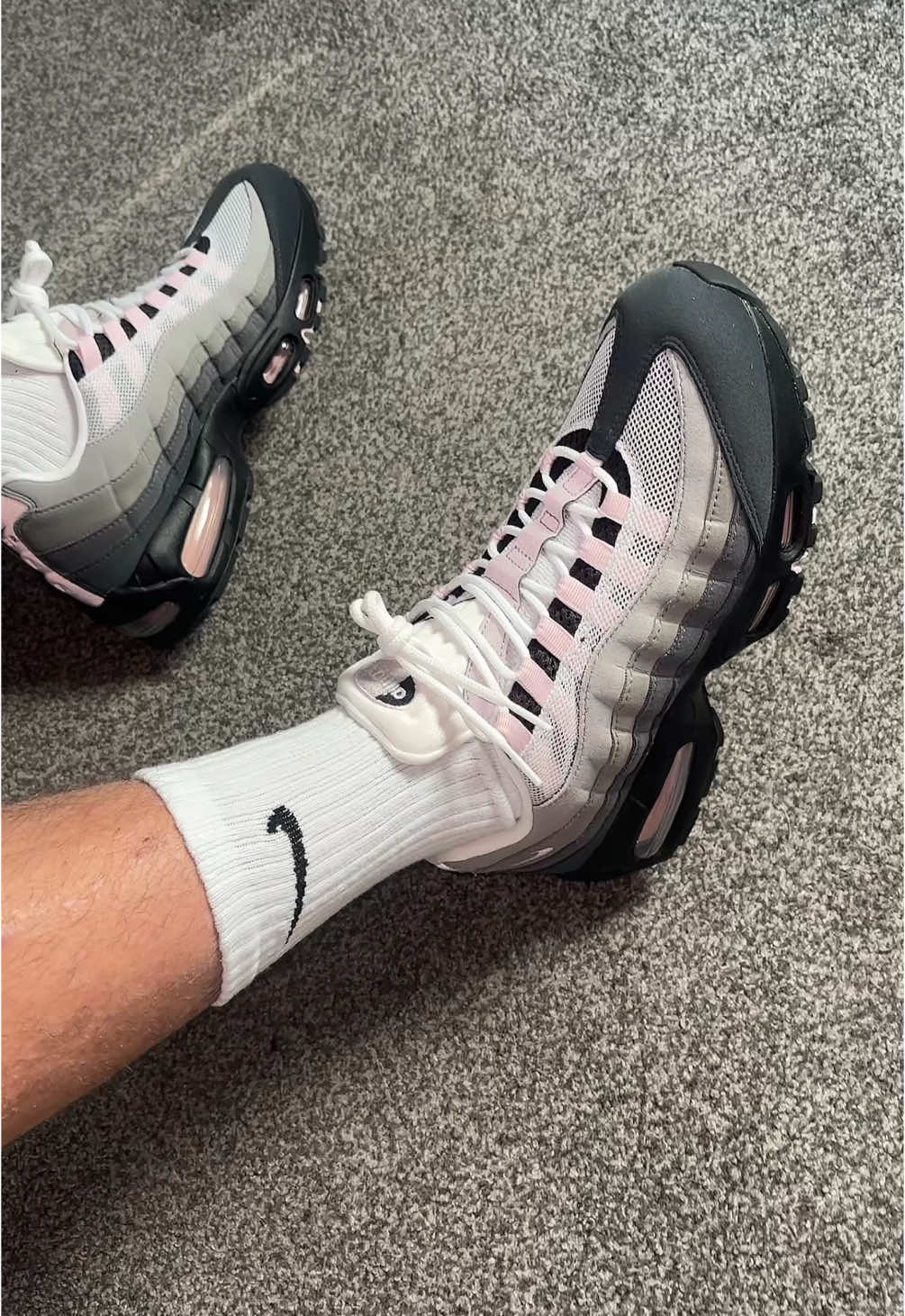 NIKE AIR MAX 95s PINK FOAM🎟️#retailtherapy #personalshopper #foryouu #reseller #fyp #nike 