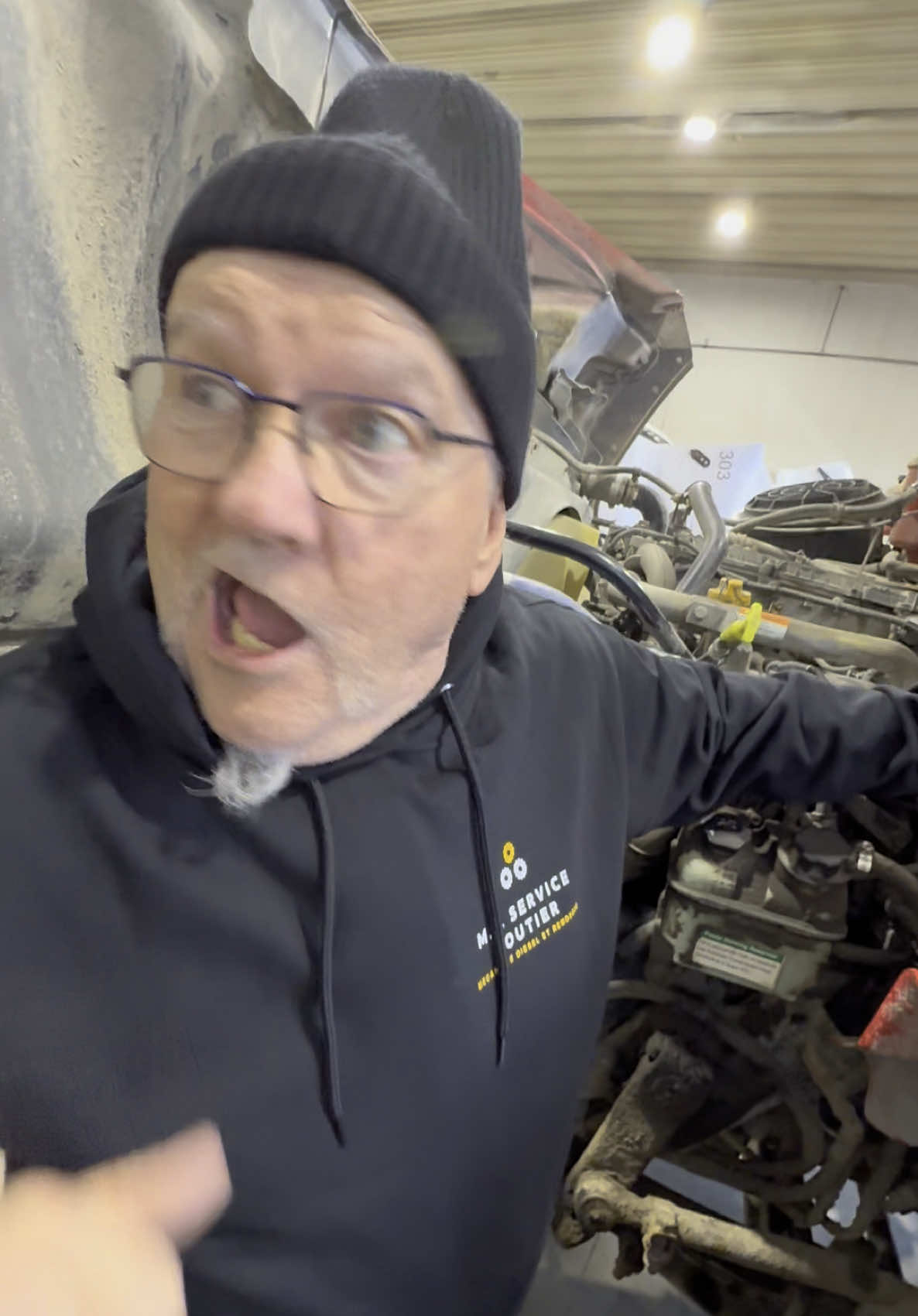 #fyp #foryoupage #viral_video #funny #pourtoi #mecanique #garage #humor #quebec @MT Service routier 