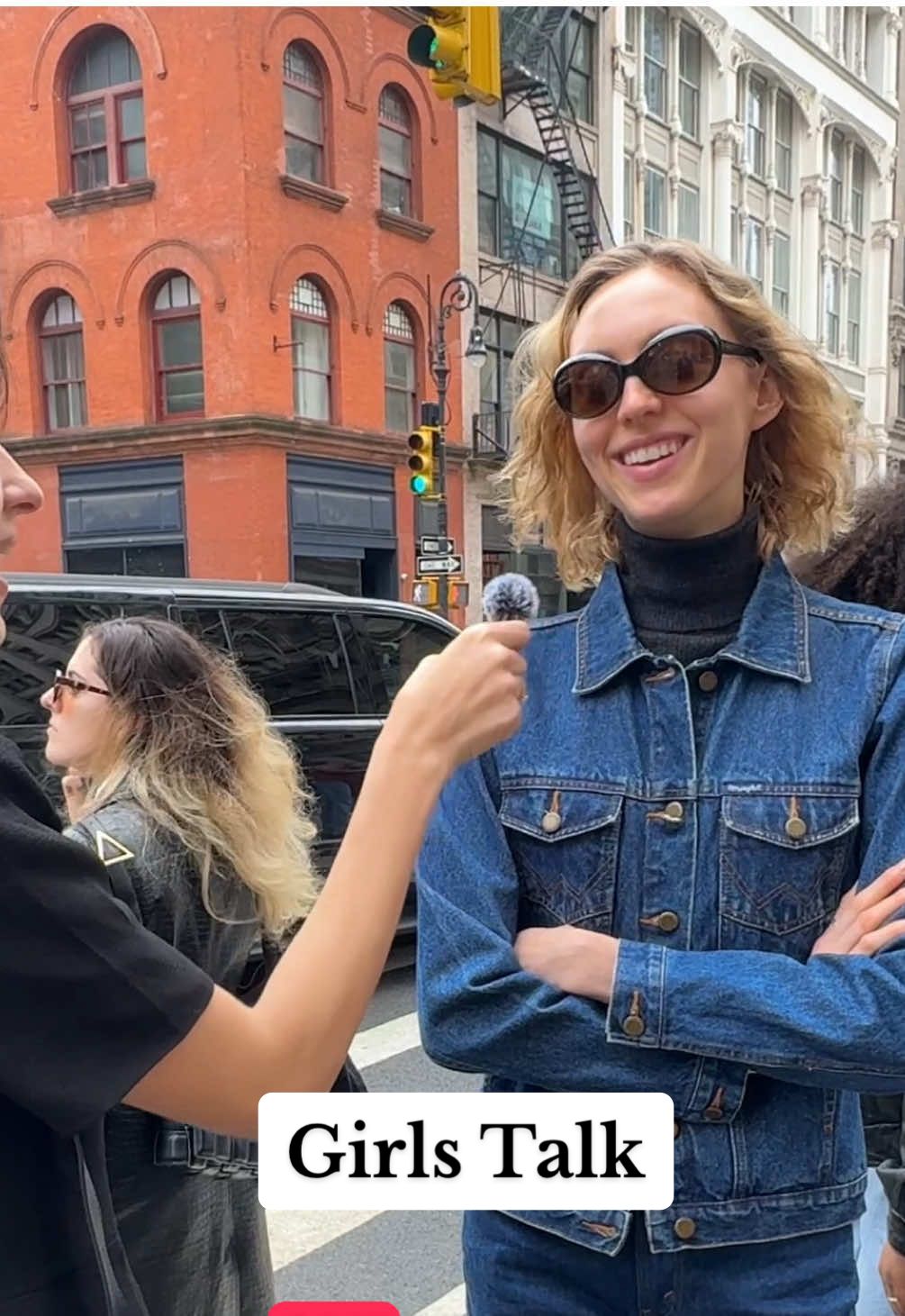 Makeup lover united! We ask the streets ♥️ #streetinterview #streetinterviews #streetinterviewing #makeupartist #makeuprecomendation #makeupforbeginners #makeupadvice #makeupopinions #makeuprecommendations #makeupjunkie 