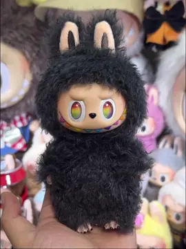 Labubu big into energy secret black version 🖤 #labubu #labubusecret #labubuv3 #labubumacarons #bigintoenergy #labubuclothes #fyp #zimomo 
