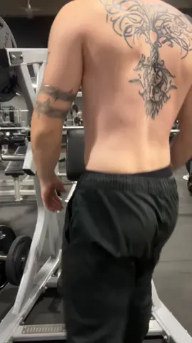 Love me some heavy rows . #gym #natural 