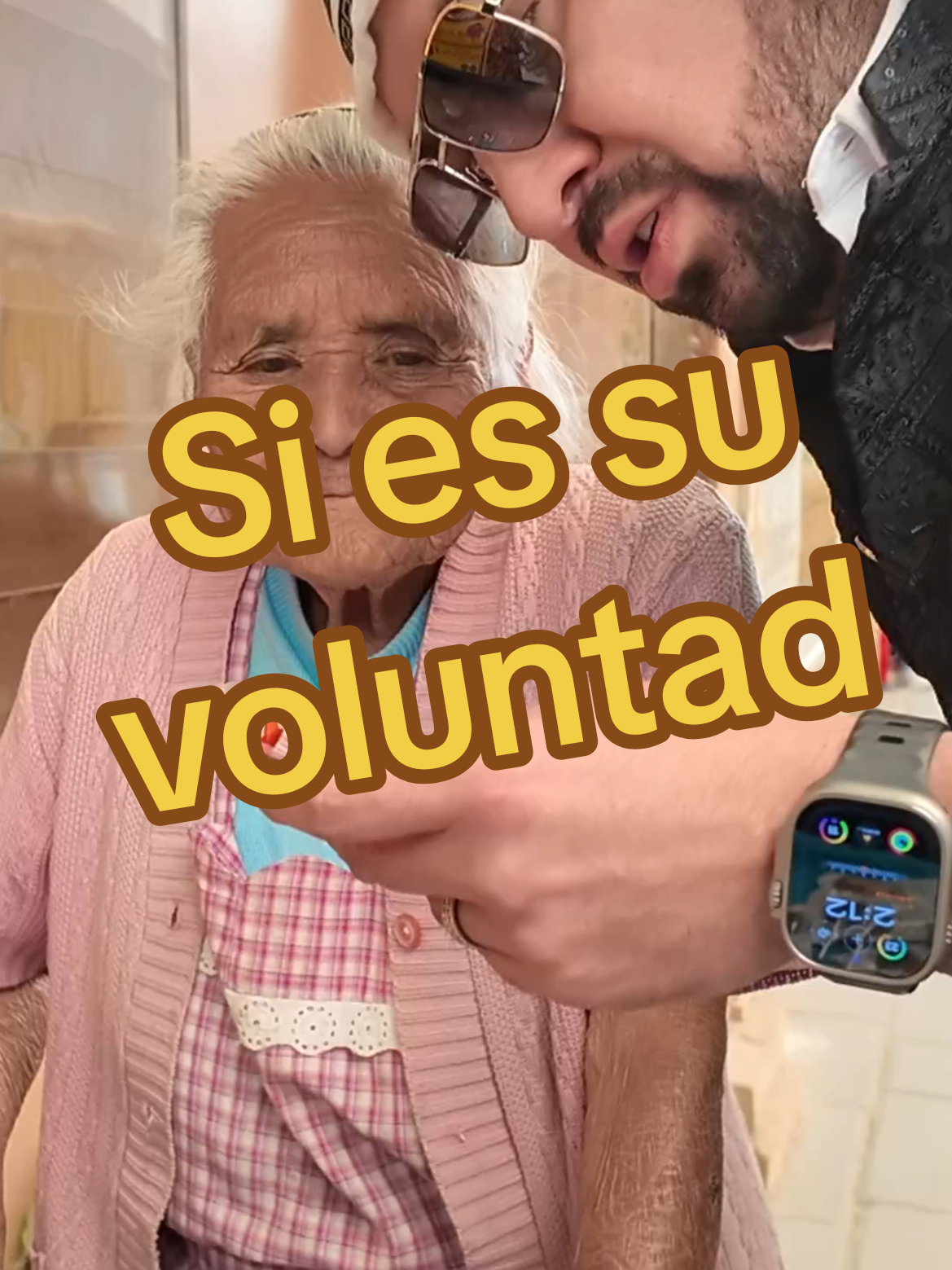 Nos encontramos a Doña Mago quien a sus 80 años sigue saliendo a trabajar con una actitud increíble y quisimos hacer un día diferente para ella #huamantlatlaxcala #parati❤️ #foryoupage❤️❤️ #cadenadeamor #ayudandoapersonas #ayuda #comedia #regalandosonrisas 